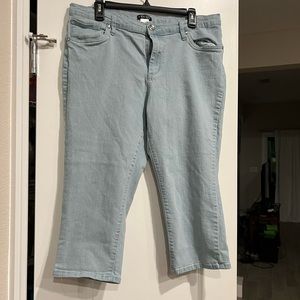 Venus size 16 light denim capris